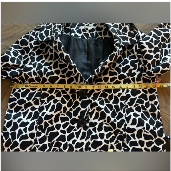 Black and White lightweight Coat with Animal Print - Picture 4 of 7